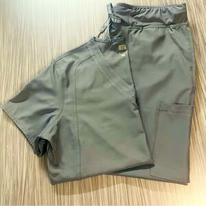 Med Couture Insight Pewter Gray Scrub Set